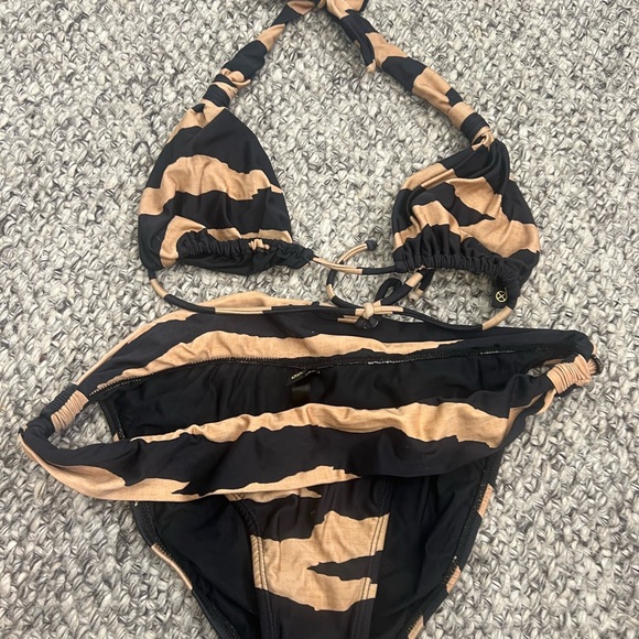 Paula hermanny bikini - Picture 1 of 3